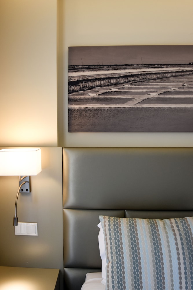Standard Double Room Single Use, Pool View - Photo 2