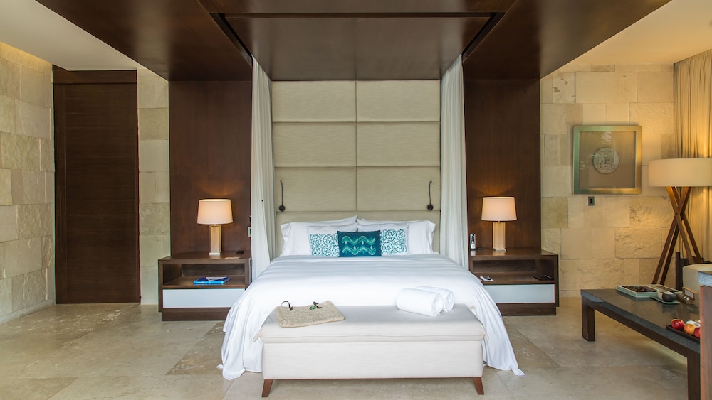 Royal Villa photo 2