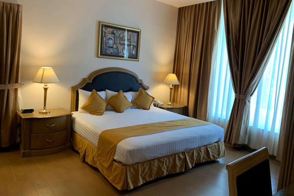 Junior Suite, 1 King Bed, Non Smoking, Kitchen photo 3