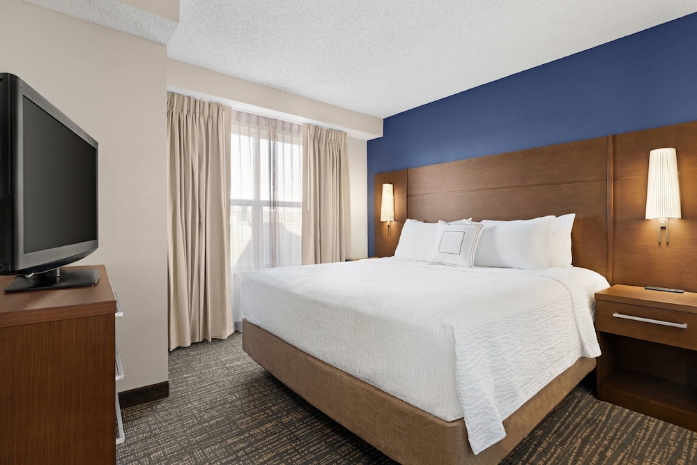 Suite, 2 Bedrooms - Photo 3
