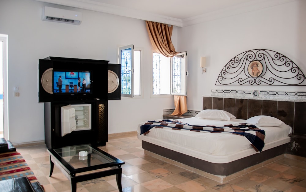 Suite - Photo 9