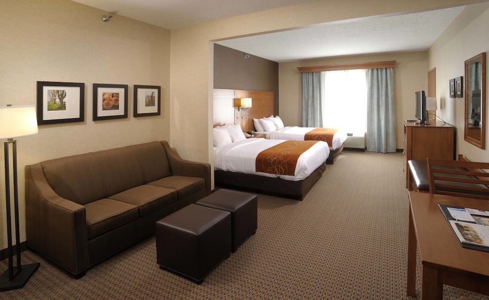 Suite, 2 Queen Beds - Photo 2