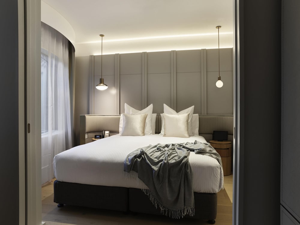 Deluxe Suite (Luxury)