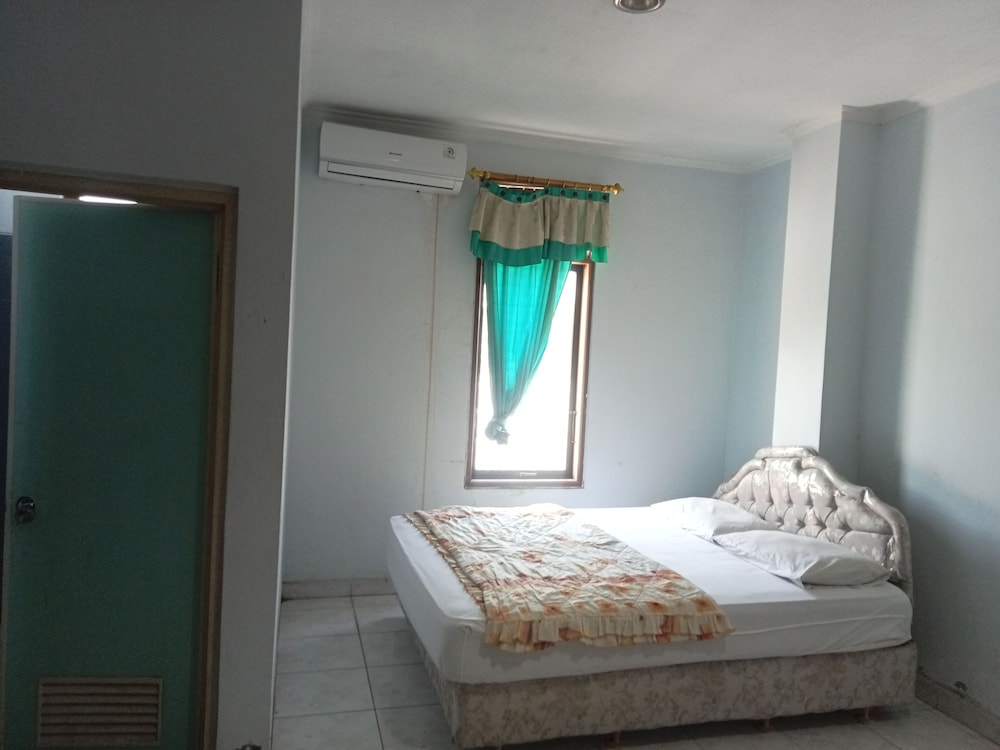 Family Single Room