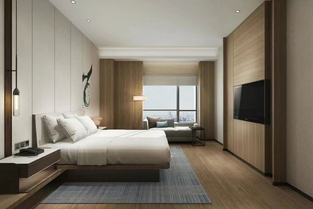 Suite, 1 King Bed, Garden View photo 3