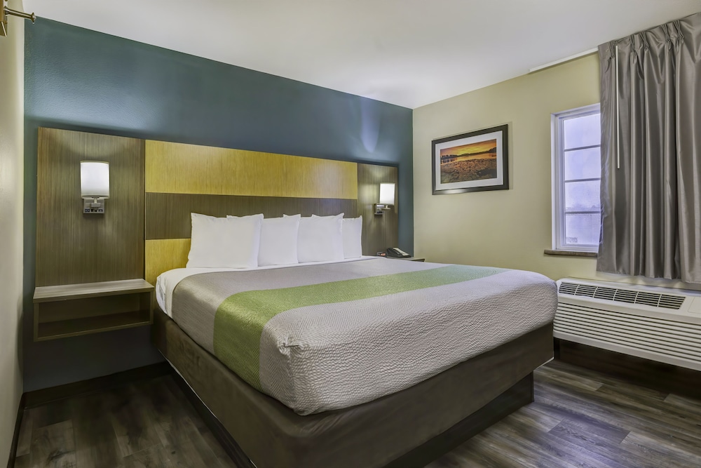 Deluxe Room, 1 King Bed, Accessible, Non Smoking photo 1
