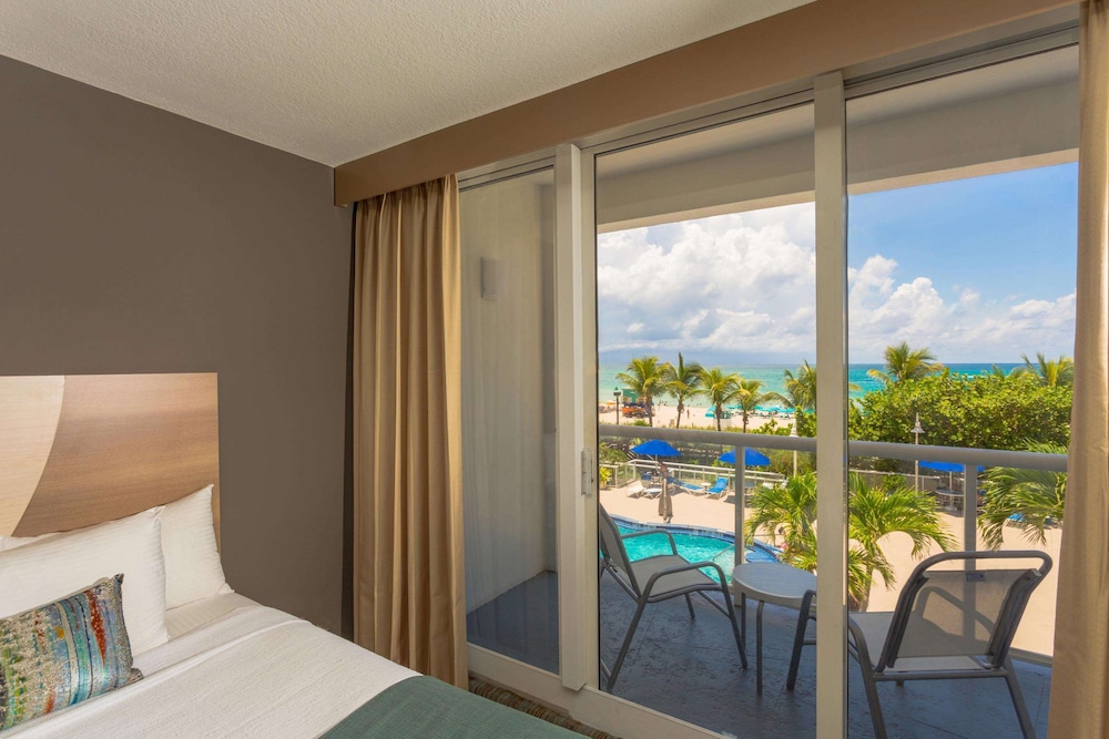 Standard Room, 2 Double Beds, Balcony, Oceanfront - Photo 6