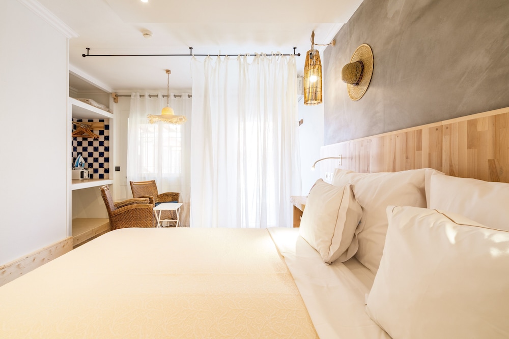 Standard Double or Twin Room - Photo 1