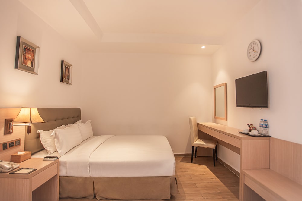 Deluxe Room with Window photo 3