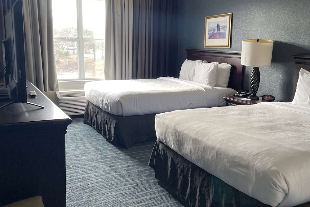 Room, 2 Queen Beds, Non Smoking - Photo 1