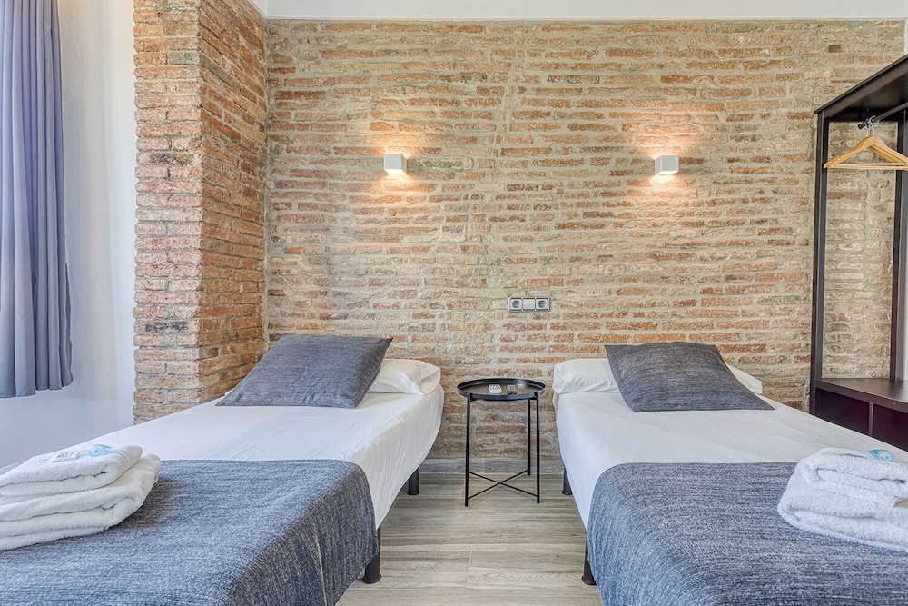 Premium Double or Twin Room, 2 Twin Beds, Non Smoking, Courtyard View photo 3