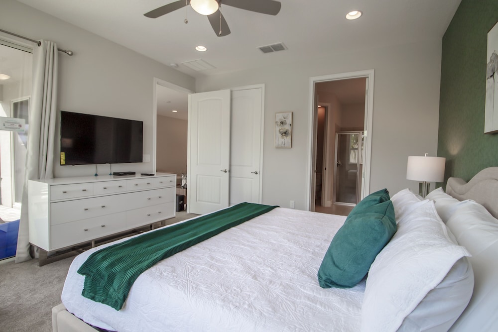 Encore Resort 6 Bedroom Vacation Home with Pool (2102)