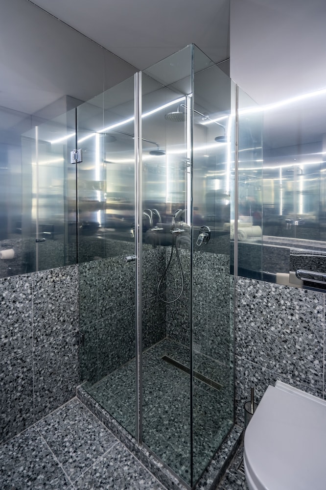 Standard Twin Room - Photo 9