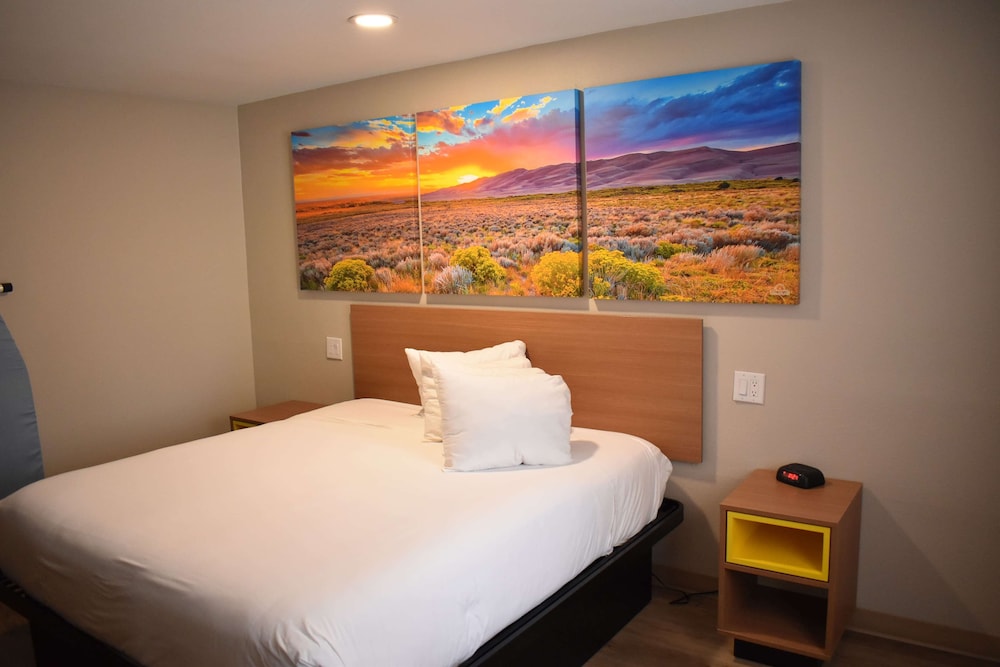 Room, 1 King Bed, Accessible, Non Smoking (Mobility,Hearing,Roll-In Shower) - Photo 1
