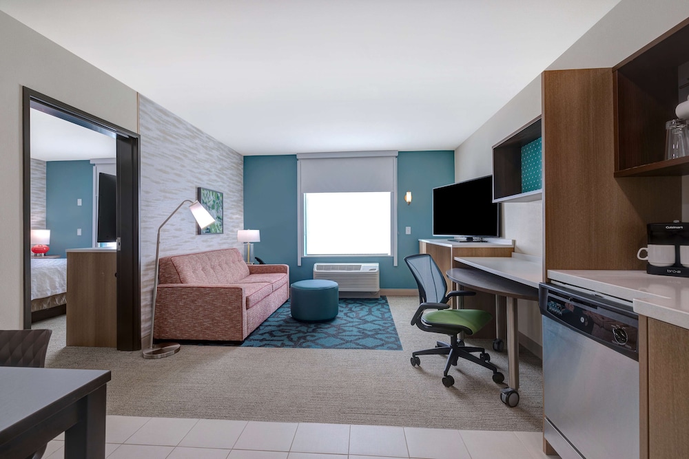 Suite, 1 King Bed, Accessible, Bathtub (Mobility & Hearing) - Photo 5