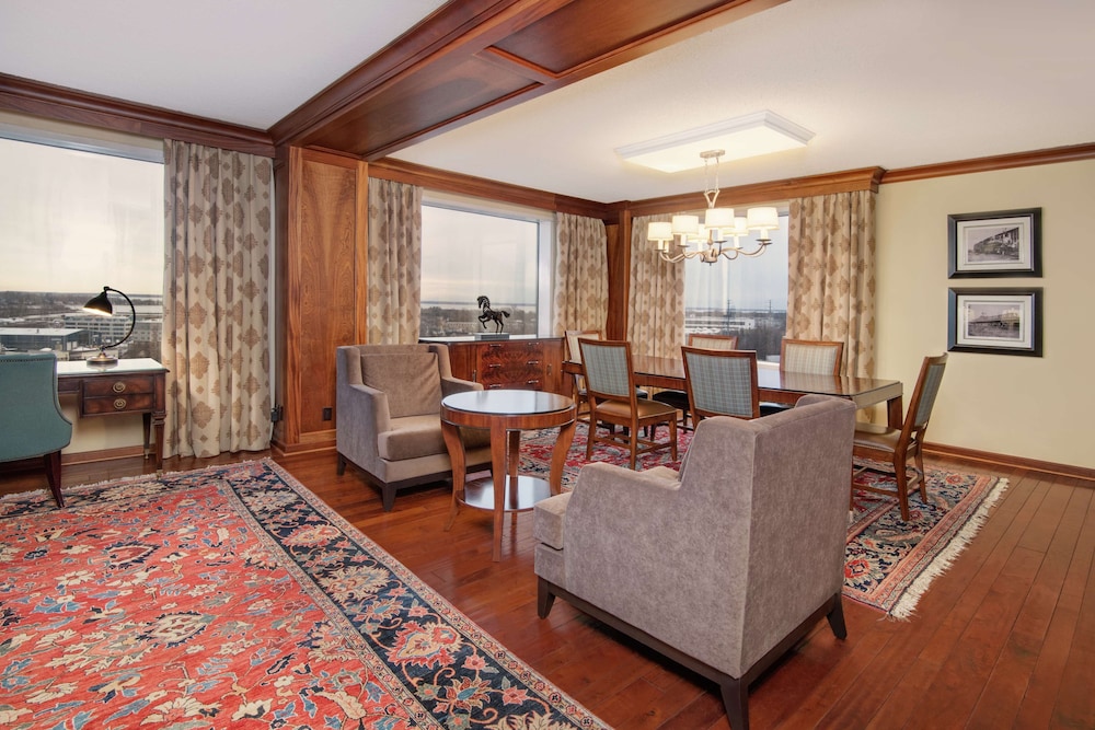 Suite, 1 King Bed - Photo 10