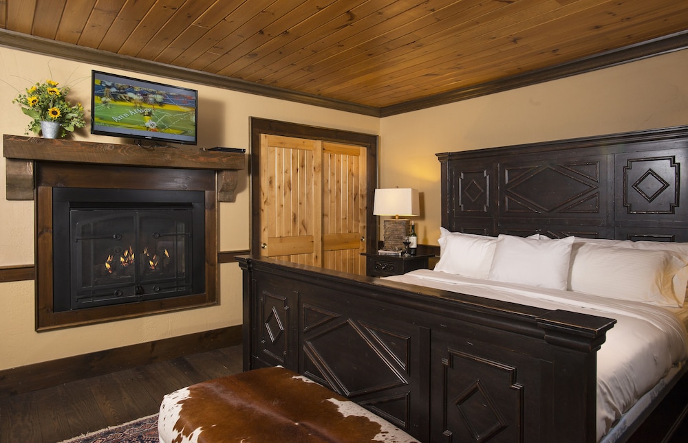 Honeymoon Room, 1 King Bed, Jetted Tub, Lake View