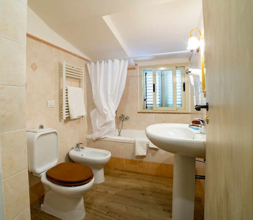 Classic Triple Room photo 2