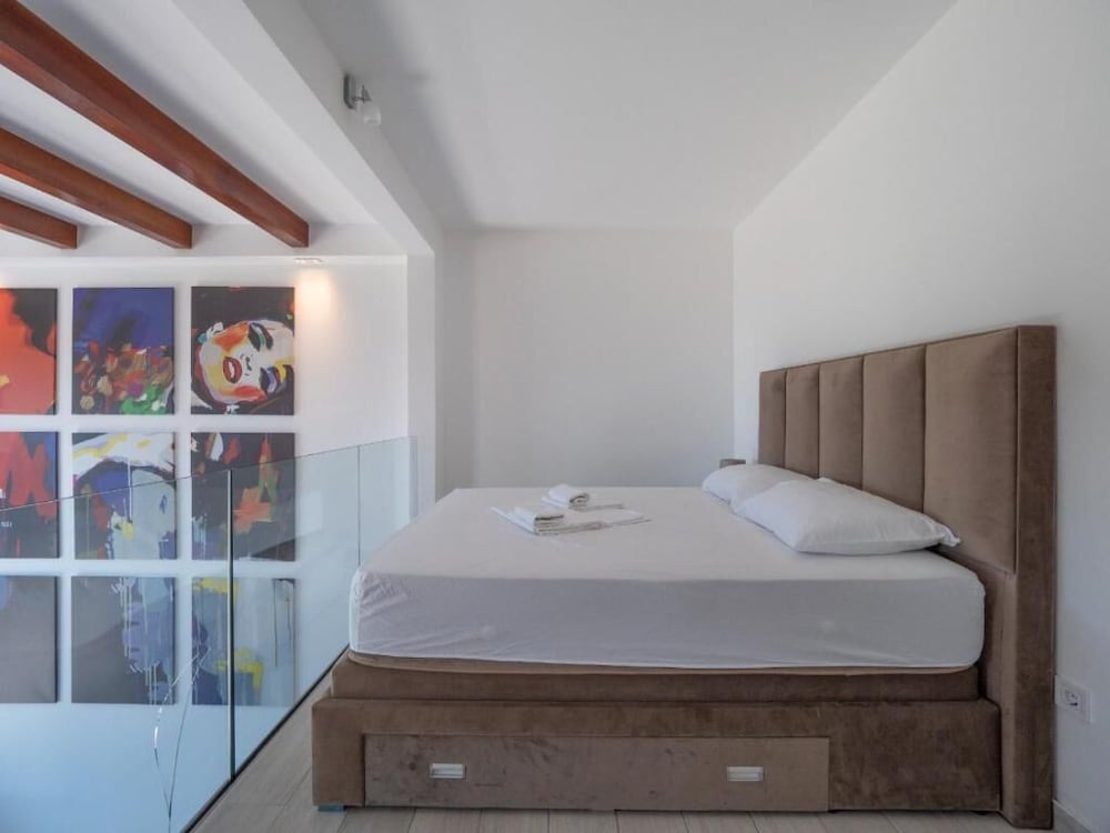 Premium Villa photo 1
