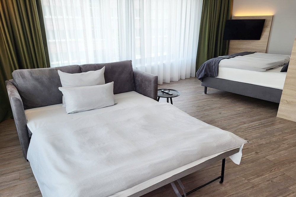 Premium Room, 1 Queen Bed with Sofa bed, Kitchenette (Family Room) - Photo 5