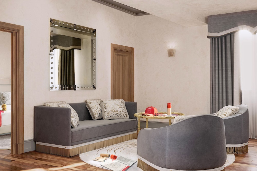 Family Room, Connecting Rooms