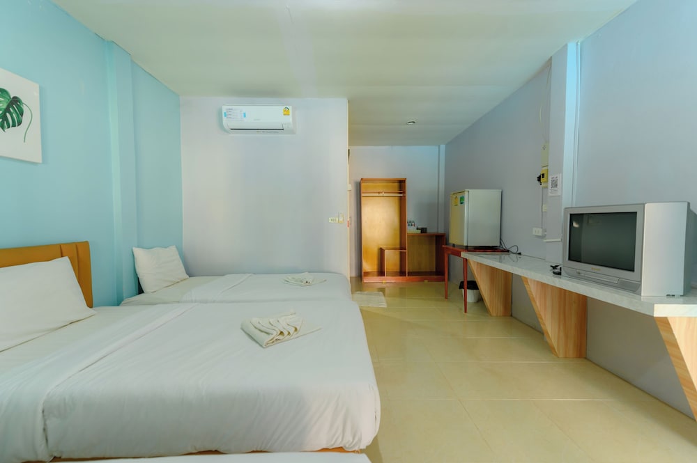 Standard Triple Room, Pool View photo 1