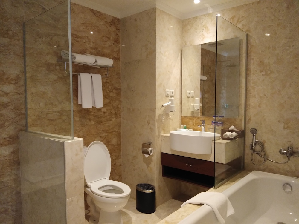Family Room, 2 Bedrooms, Bathtub photo 3