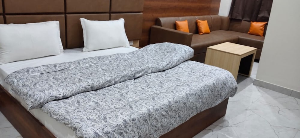Deluxe Studio Suite, Multiple Bedrooms, City View photo 2