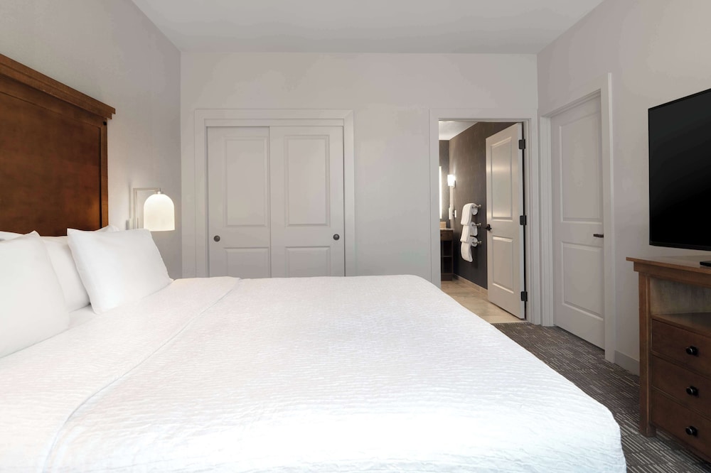 Suite, Multiple Beds, Accessible, Bathtub photo 2