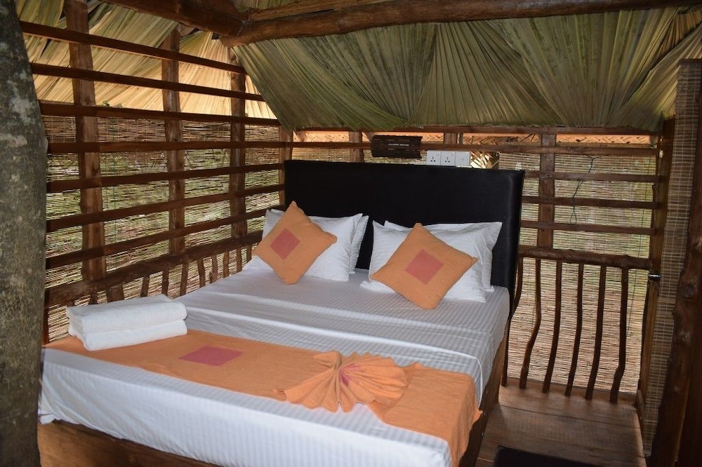 Romantic Tree House