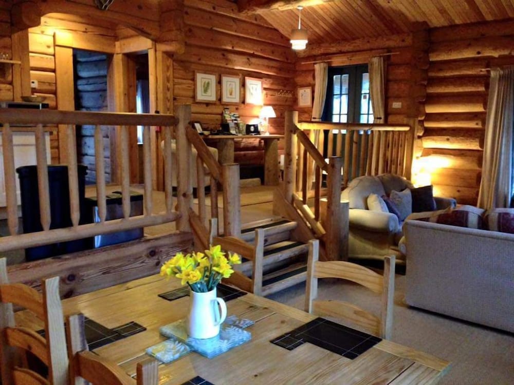 Cabin, 2 Bedrooms (Pear Tree) photo 3