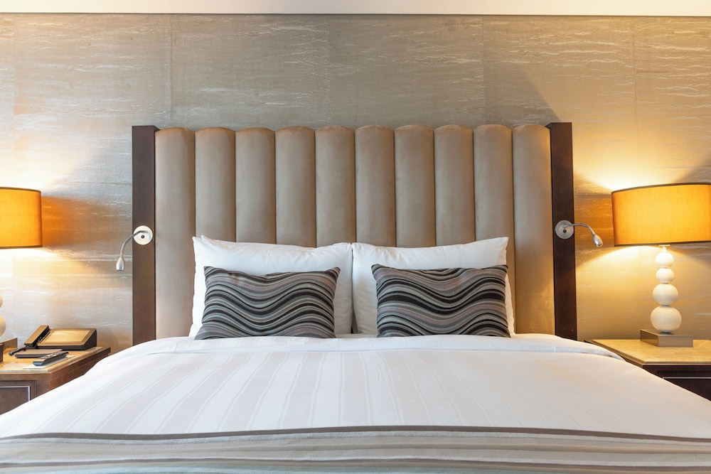 Junior Suite King Double (Fitness, Sauna, Swimming Pool Access For 2)