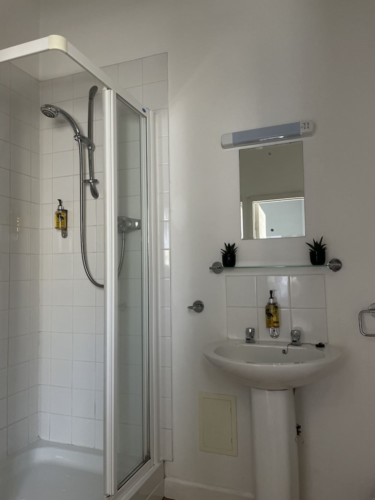 Twin Room, Ensuite - Photo 3