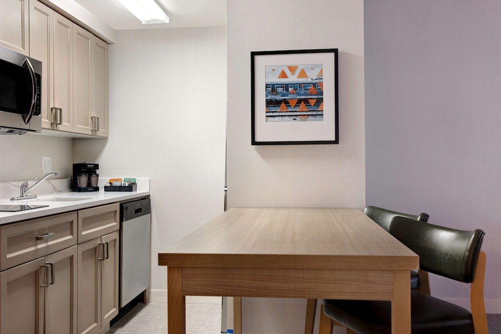 2 Queen Suite photo 3