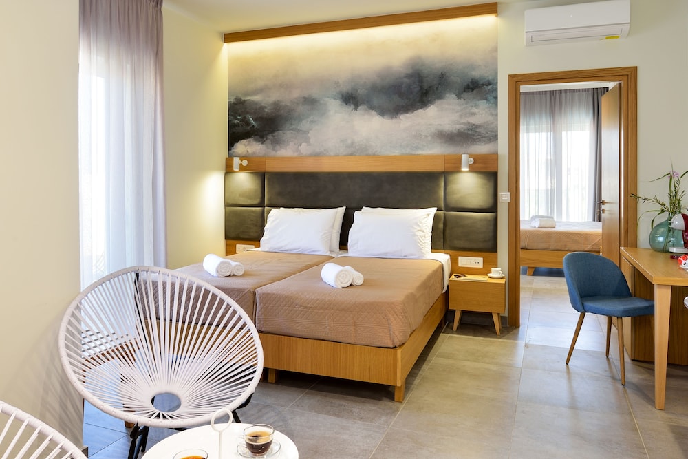 Two Bedroom Suite with Balcony - Photo 6