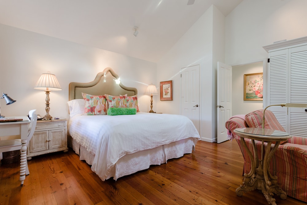 Luxury Cottage, 1 King Bed - Photo 1