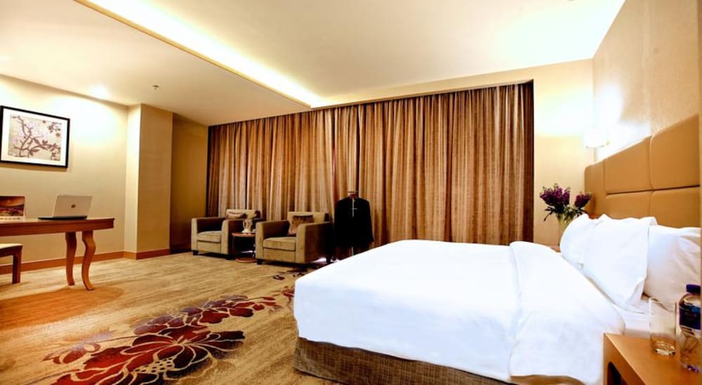 Superior Room, 1 King Bed, Non Smoking - Photo 4