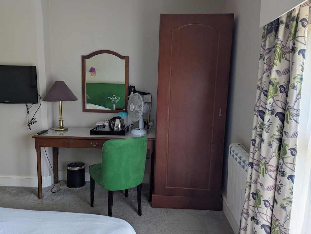 Standard Room, 3 Twin Beds photo 2