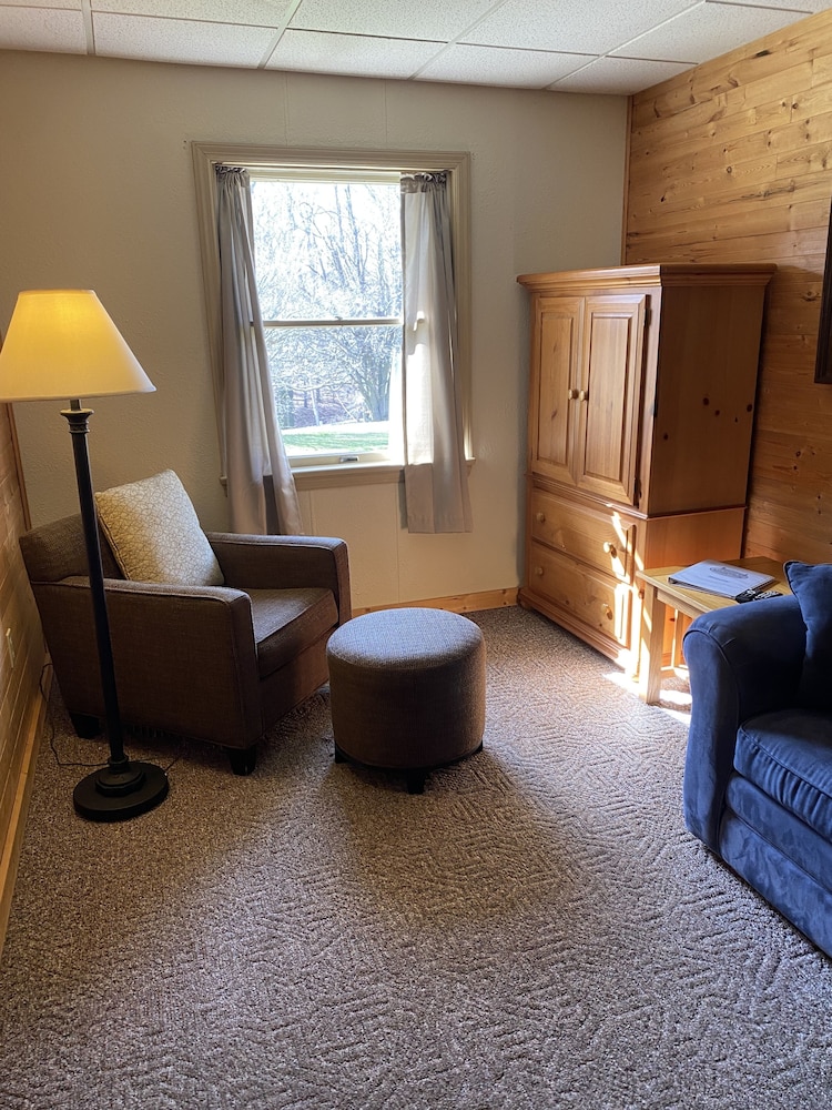 Chestnut Lodge Suite with 2 Bedrooms and Sitting area photo 3