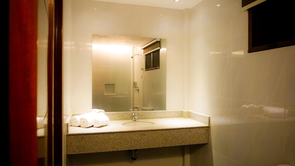Deluxe Room - Photo 5