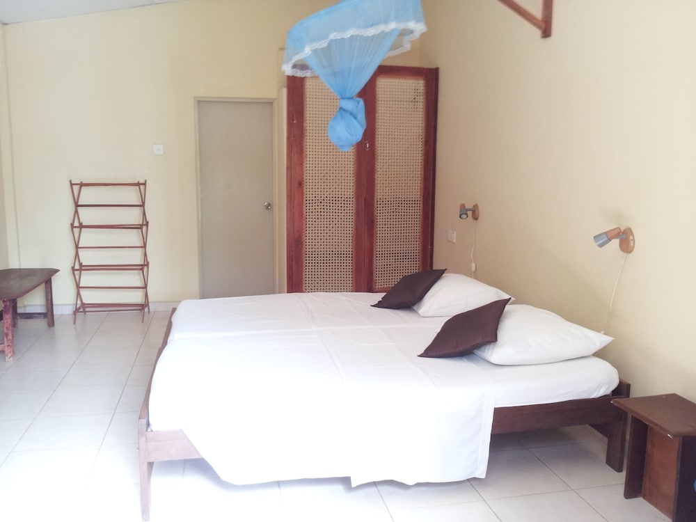 Deluxe Room - Photo 12