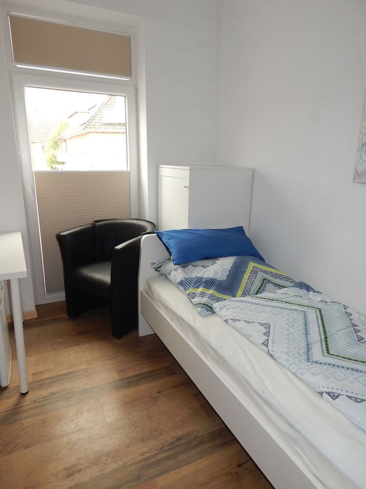 Basic Single Room photo 2