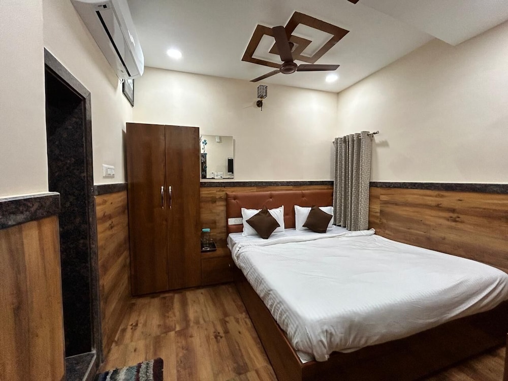 Deluxe Double Room, City View photo 2