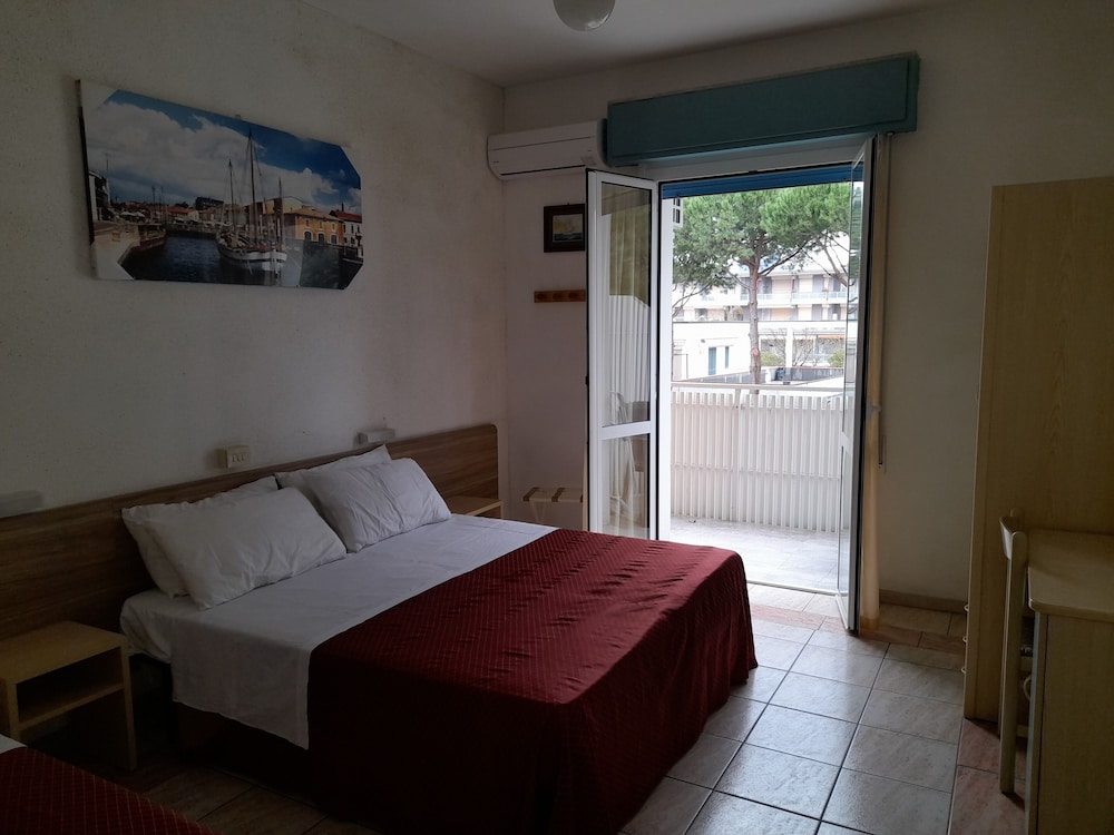 Superior Double Or Twin Room, Balcony, Pool View photo 1