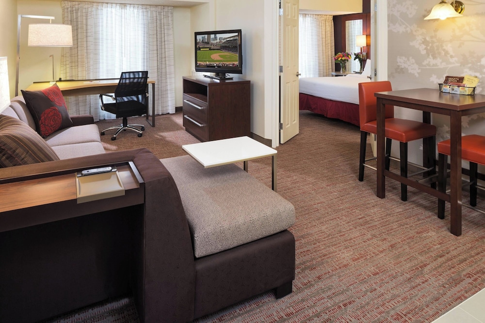 Suite, 1 Bedroom - Photo 1