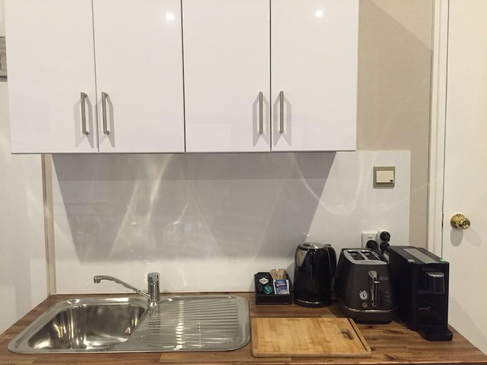 Deluxe Studio, Multiple Beds, Kitchen photo 2