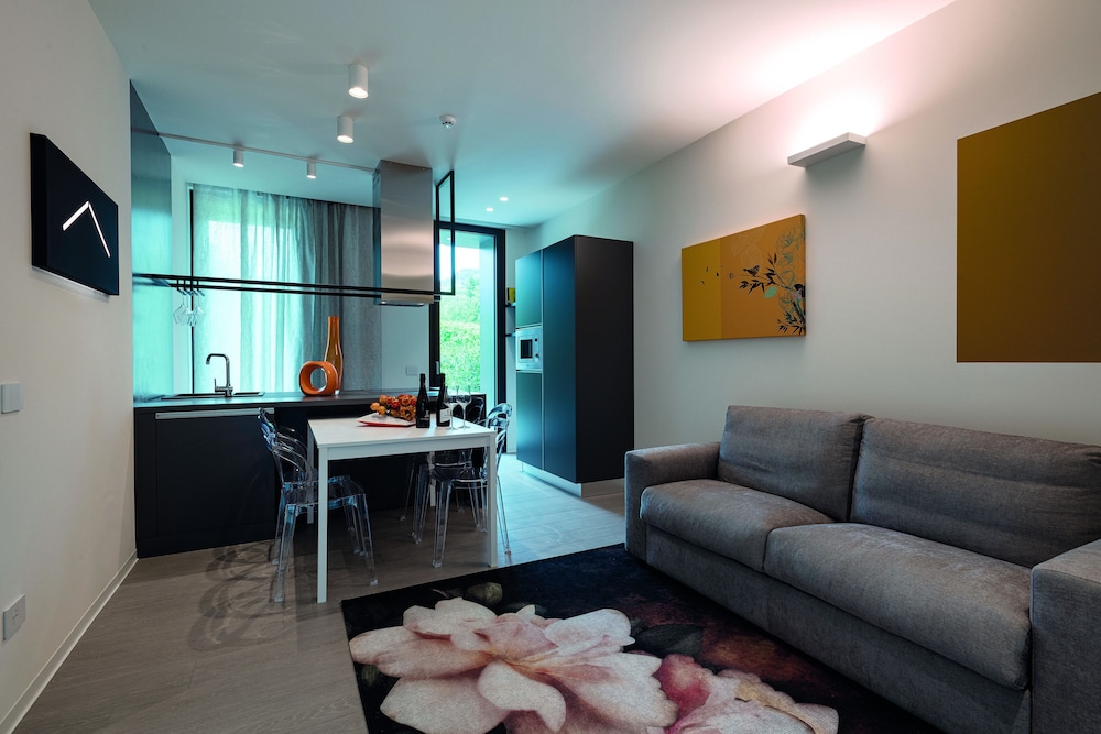 Luxury Condo photo 2