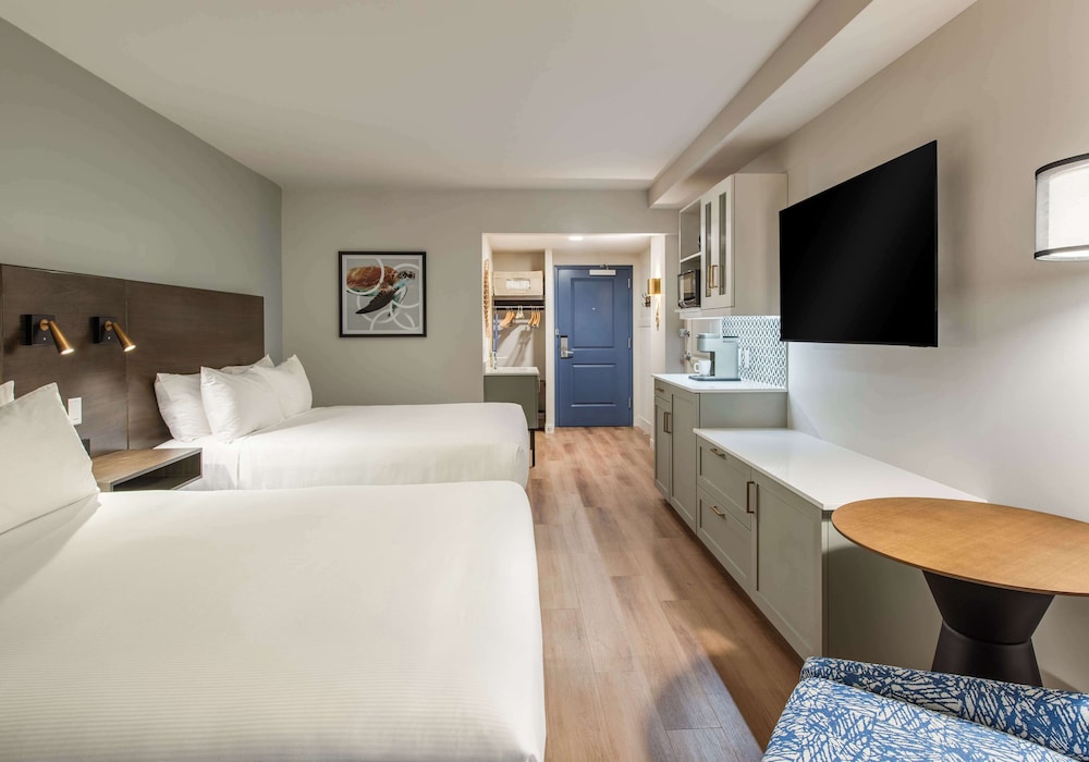 Suite, 2 Queen Beds, Accessible (Mobility & Hearing, Roll-In Shower) photo 2