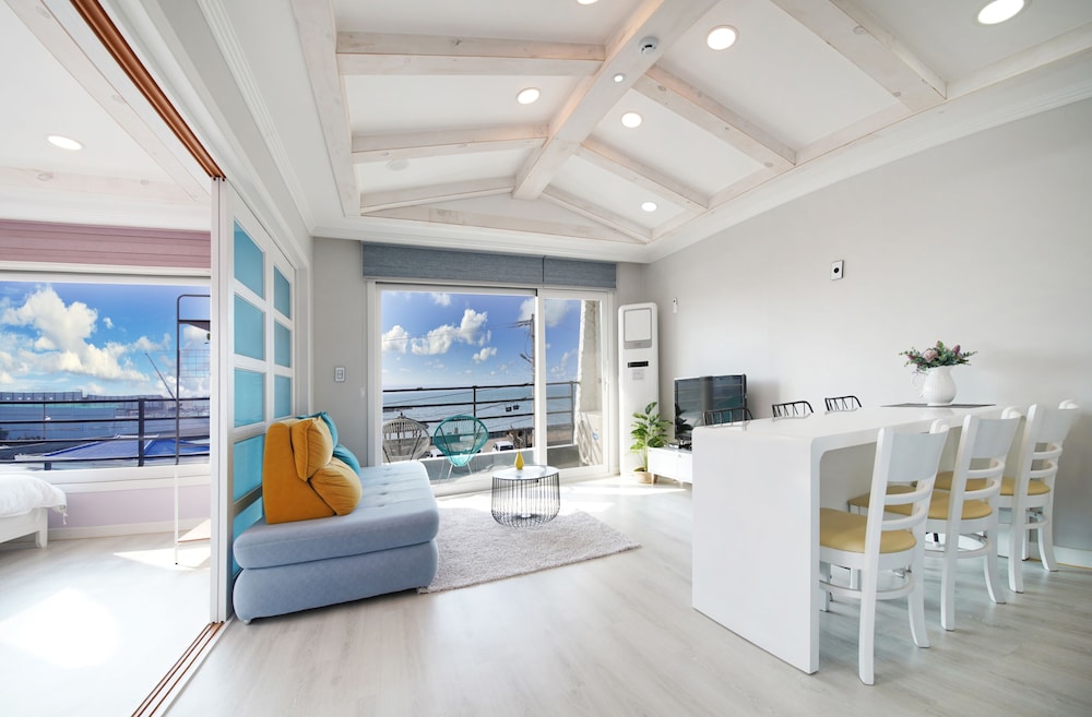 Family Triple Room, 2 Bedrooms (with 1 Living room, 32 PY) photo 1