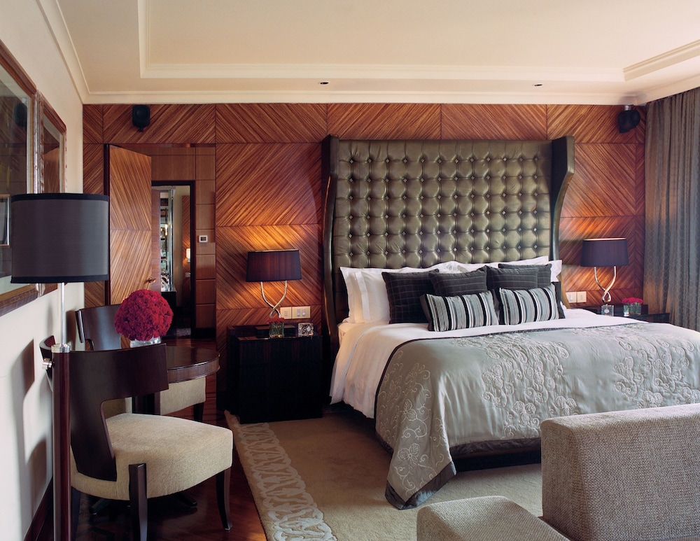 Presidential Suite Forest & Pool View